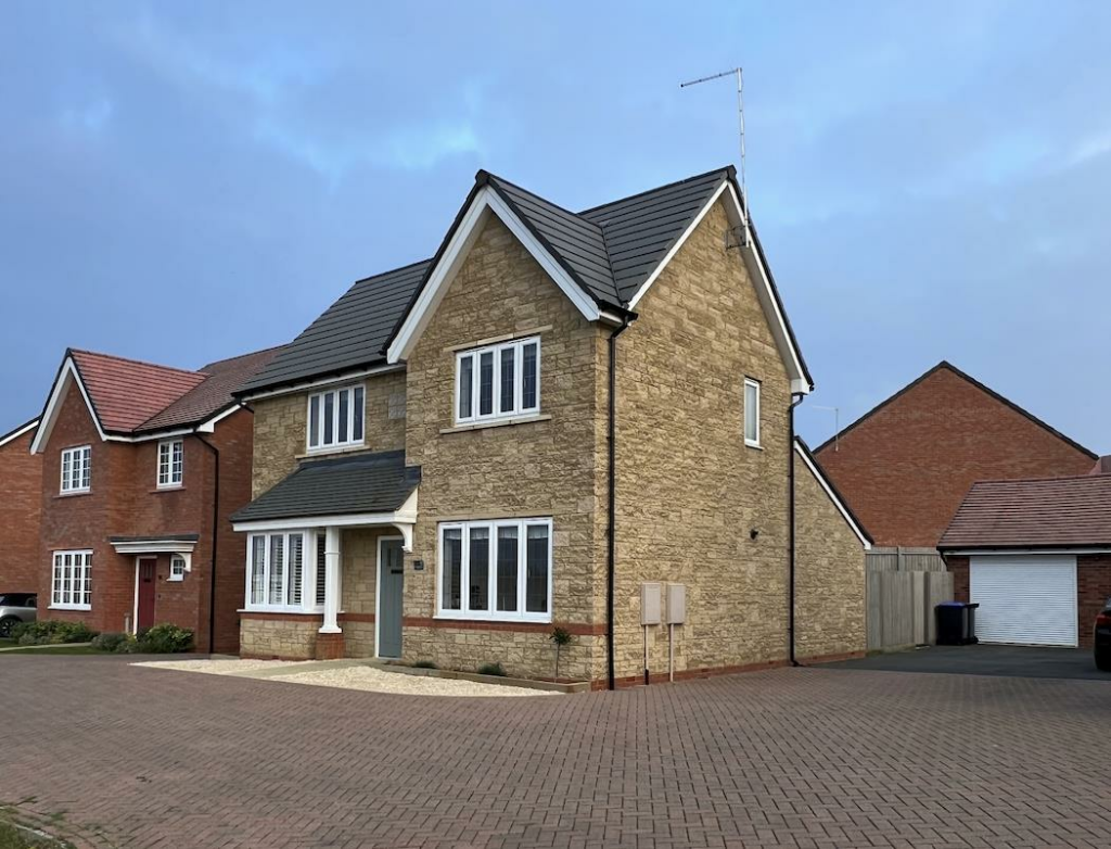 4 bedroom detached house for rent in Vokes Close, Boughton, Northampton NN2