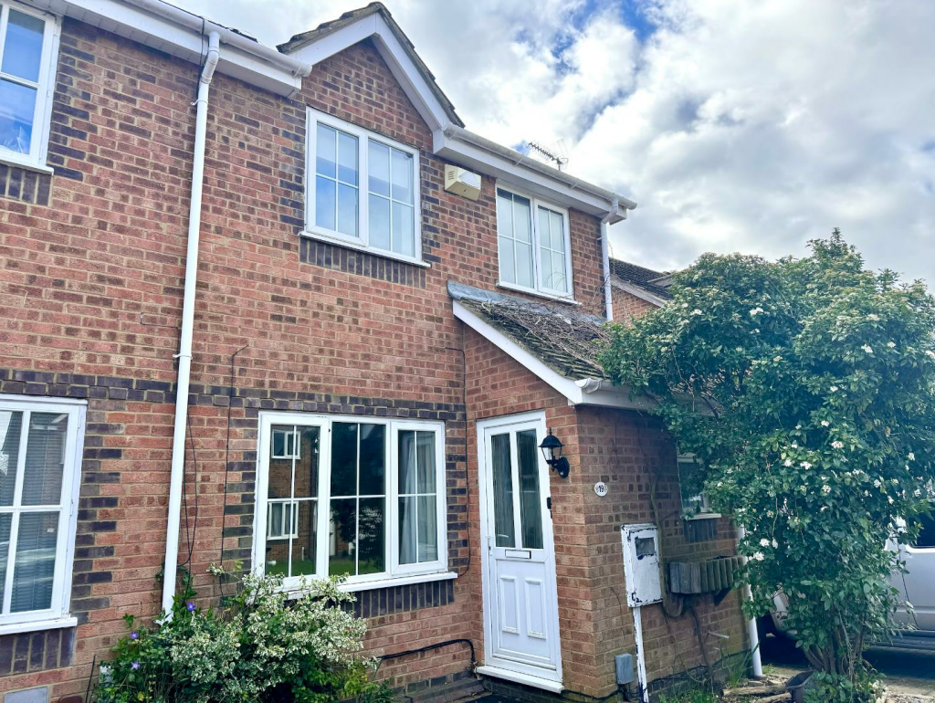 2 bedroom semi-detached house for rent in Tapeley Gardens, East Hunsbury, Northampton NN4
