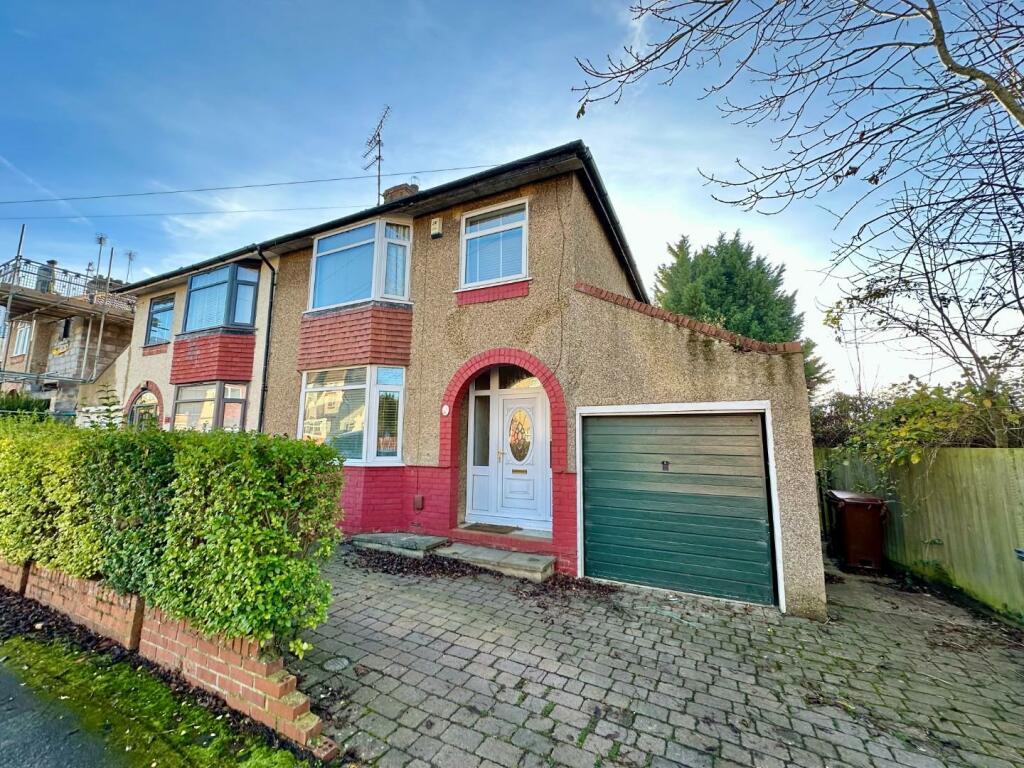 3 bedroom semidetached house for sale in Lynton Avenue, Kingsthorpe