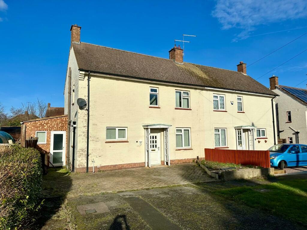 3 bedroom semidetached house for sale in Brockhall Close, Kingsthorpe, Northampton NN2