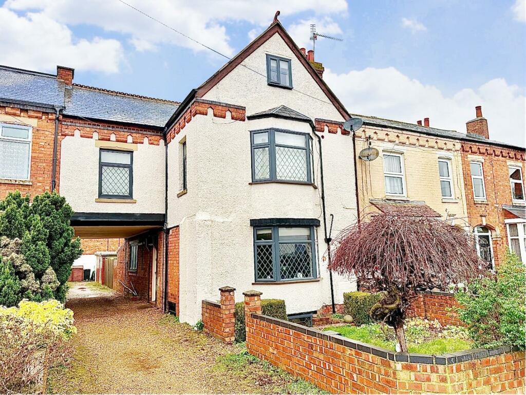 5 bedroom town house for sale in Northampton Road, Brixworth