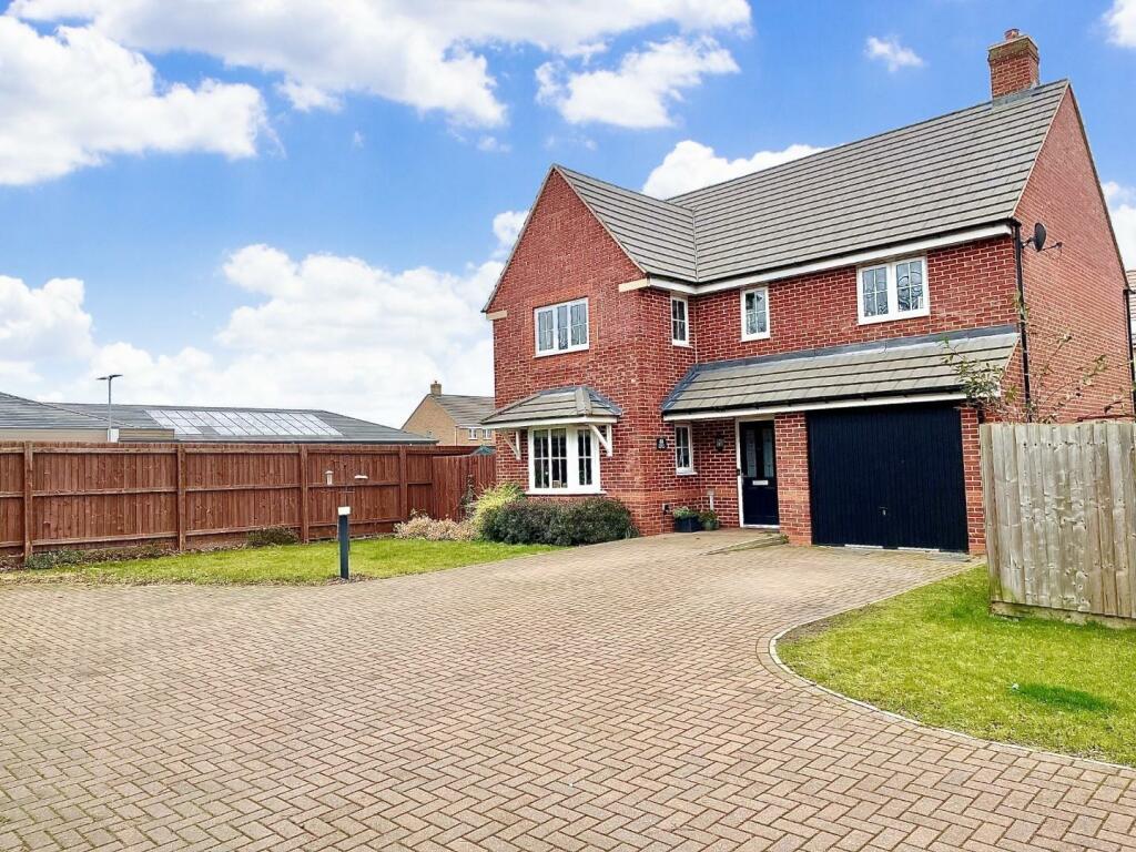 4 bedroom detached house for sale in Hornbeam Row, Brixworth