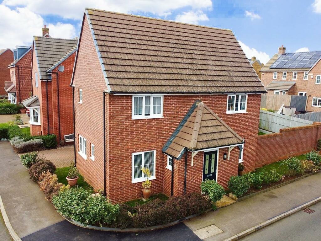 3 bedroom detached house for sale in Hornbeam Row, Brixworth