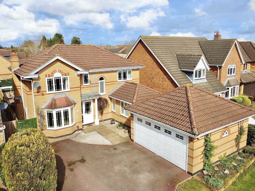 4 bedroom detached house for sale in Far Brook, Brixworth