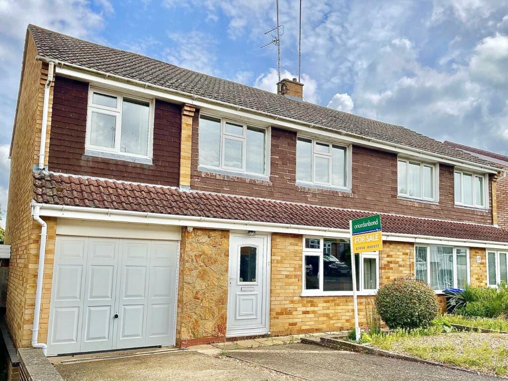 4 bedroom semidetached house for sale in Hunt Close, Brixworth