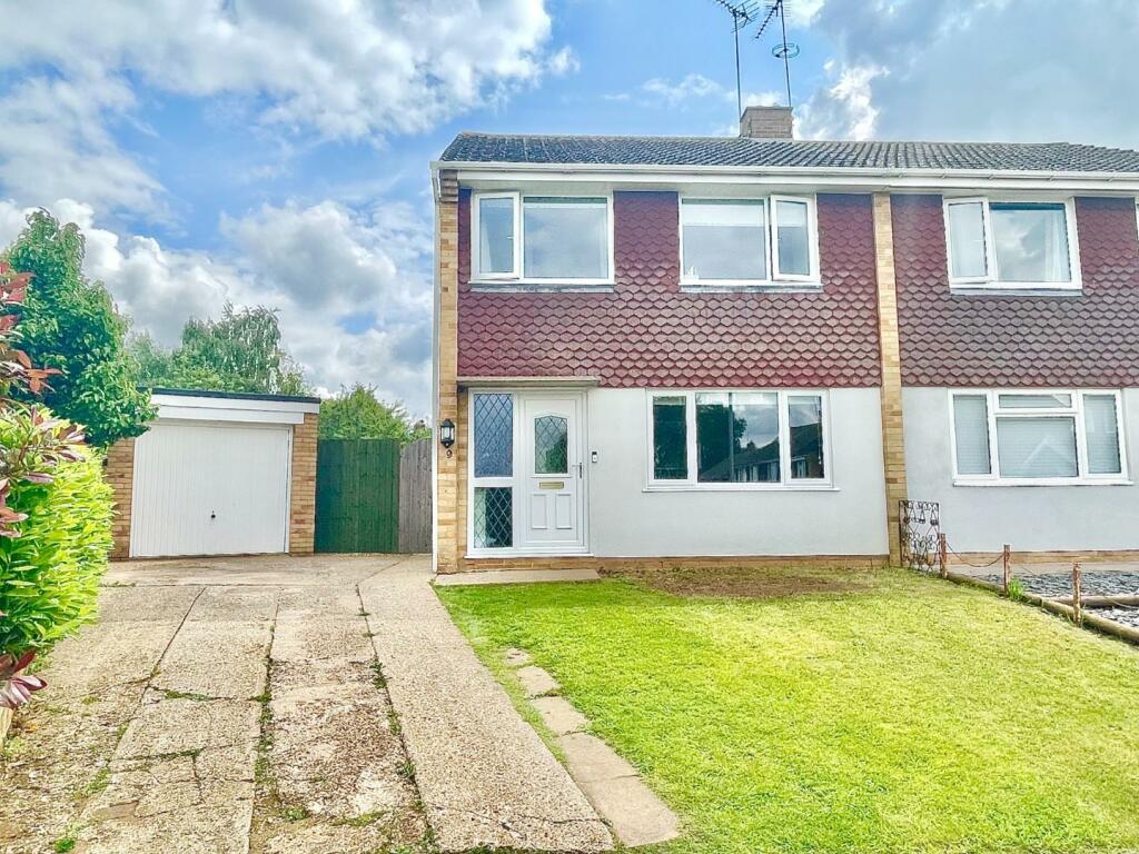 3 bedroom semidetached house for sale in Hunt Close, Brixworth