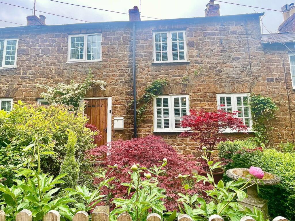 2 bedroom cottage for sale in Northampton Road, Brixworth