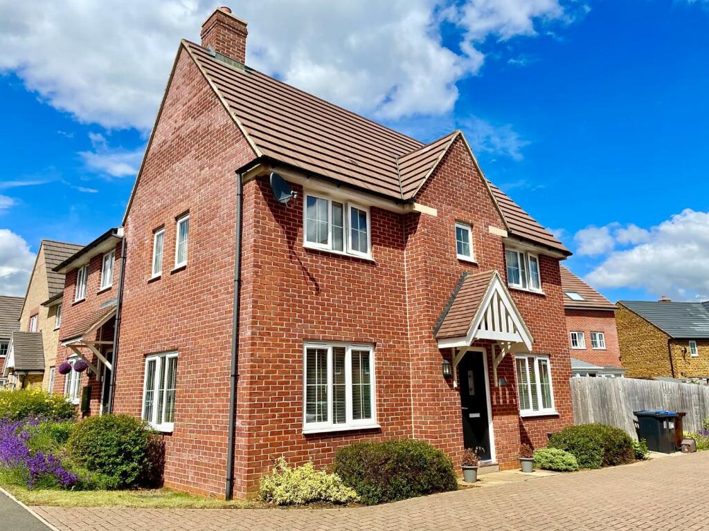 3 bedroom semidetached house for sale in Elder Drive, Brixworth