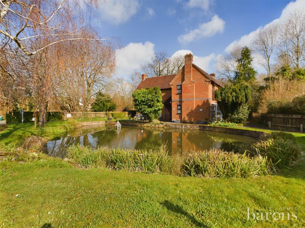 Main image of property: Farm View Drive, Chineham, Basingstoke