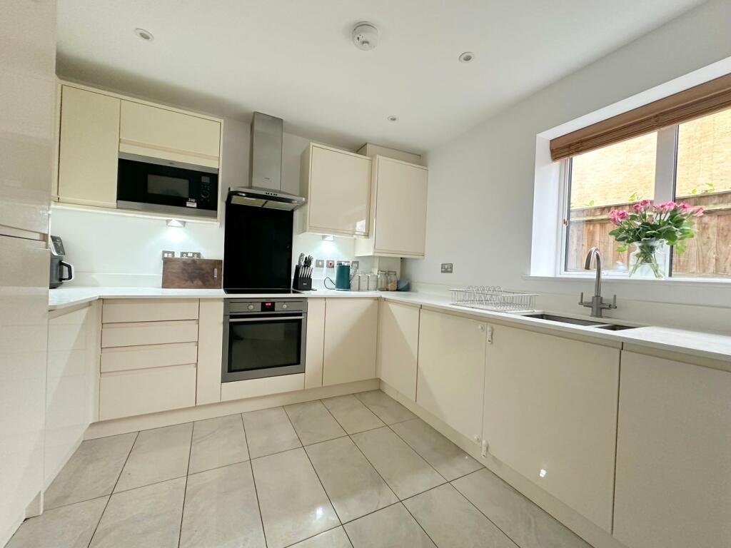 3 bedroom detached house for sale in Hardy Close, Chelmsford, CM1