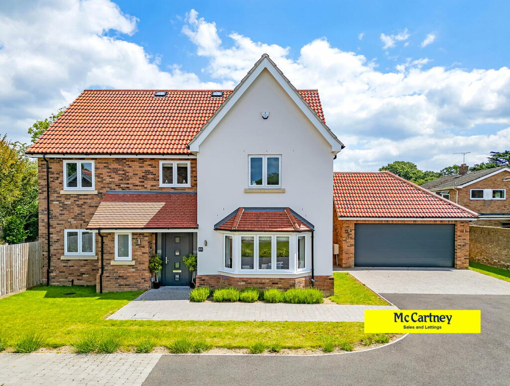 6 bedroom detached house for sale in Redmayne Drive, Chelmsford, CM2