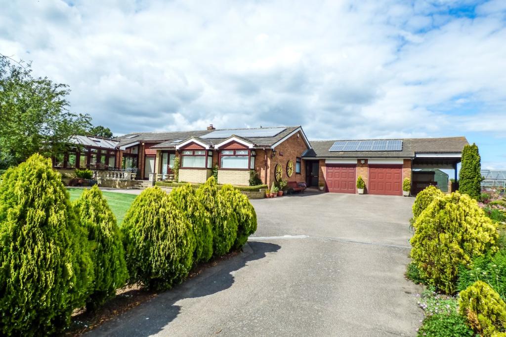 3 bedroom bungalow for sale in Cranfield Road, Wootton, Bedford, MK43