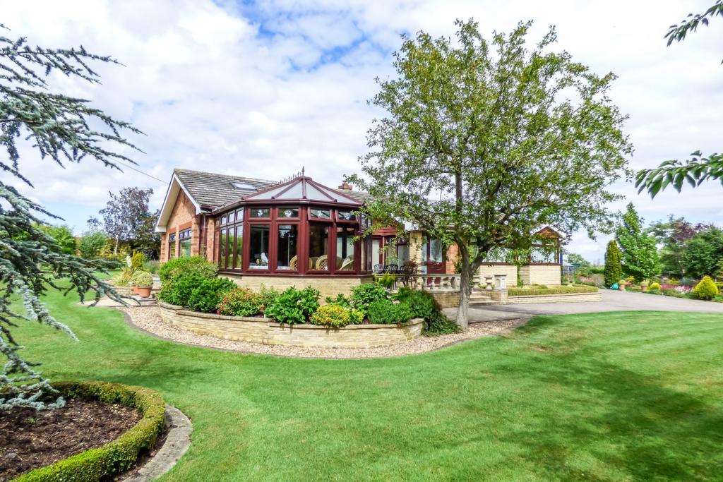 3 bedroom bungalow for sale in Cranfield Road, Wootton, Bedford, MK43