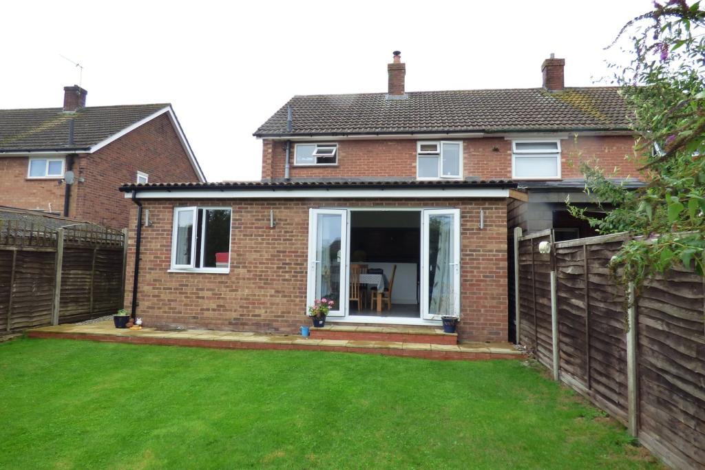 3 bedroom semidetached house for sale in Tithe Barn Road, Wootton, Bedford, MK43