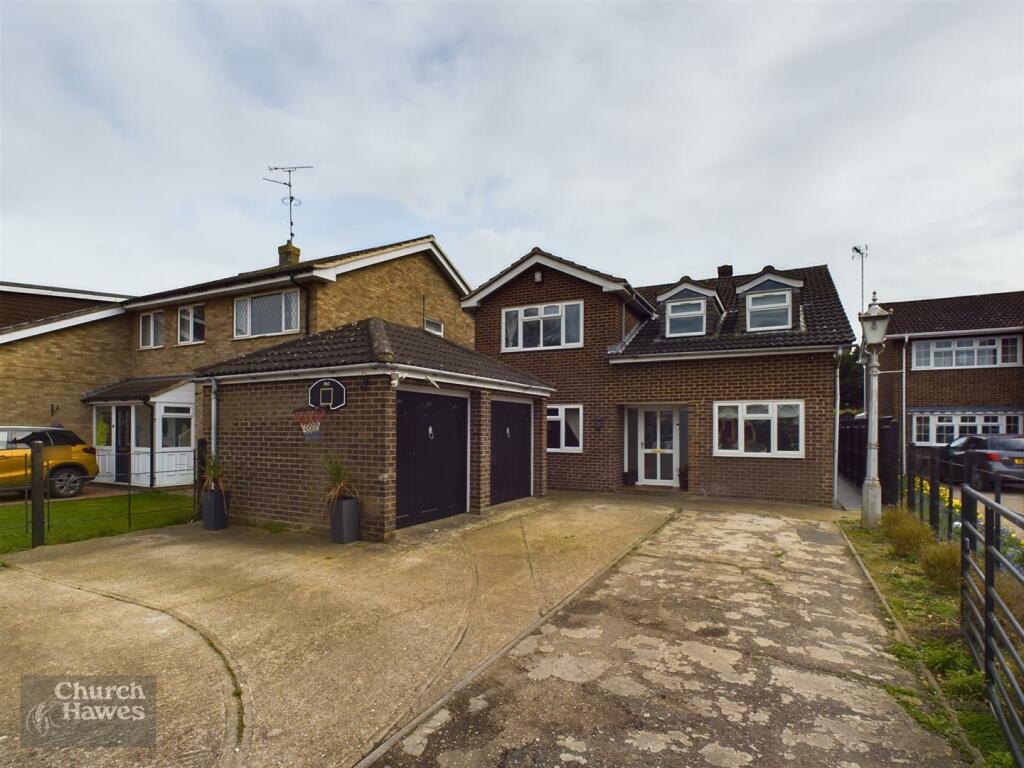 6 bedroom detached house for sale in Scraley Road, Heybridge, CM9