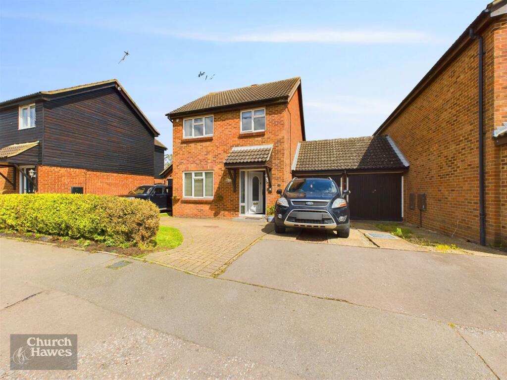 3 bedroom detached house for sale in Coopers Avenue, Heybridge, CM9