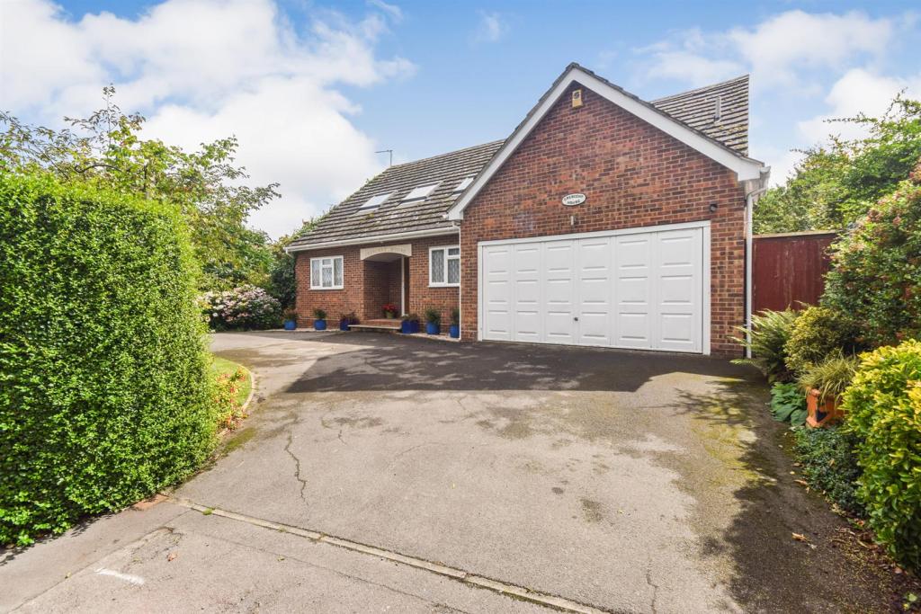 5 bedroom detached house for sale in Tiptree Road, Great Braxted, CM8