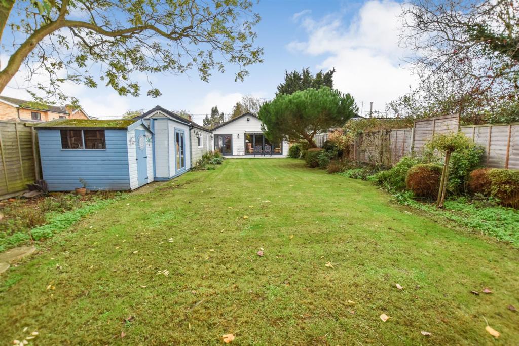 2 bedroom detached bungalow for sale in Brabant Road, North Fambridge, CM3
