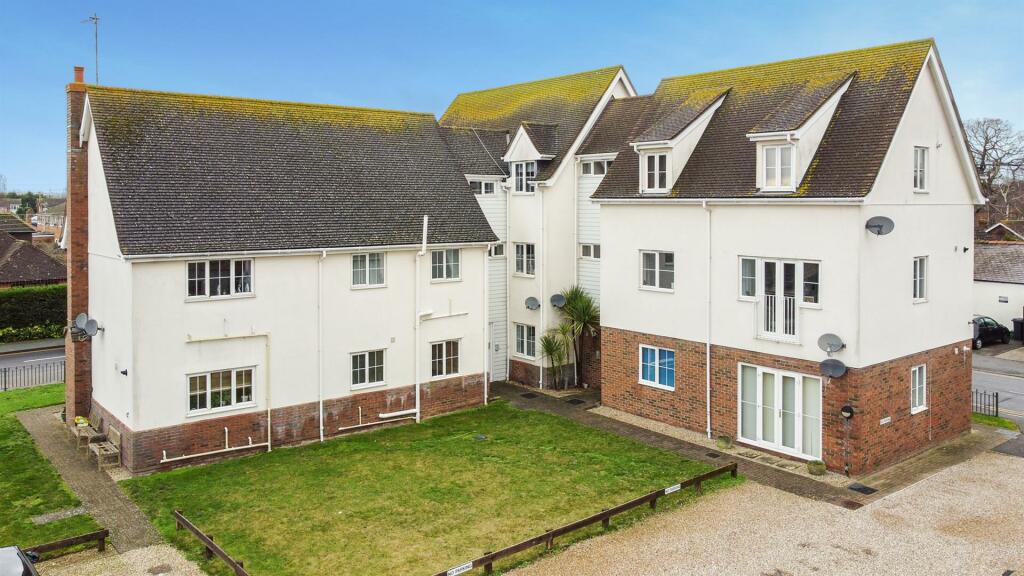 2 bedroom apartment for sale in Hullbridge Road, South Woodham Ferrers, CM3