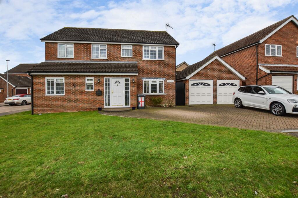 5 bedroom detached house for sale in Clements Green Lane, South Woodham