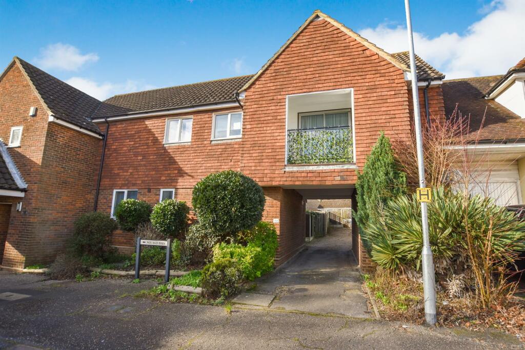 1 bedroom apartment for sale in Hawthorn Walk, South Woodham Ferrers, CM3