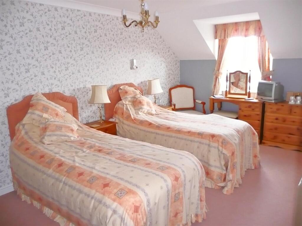 Additional property image - Tylers Ride, South Woodham Ferrers