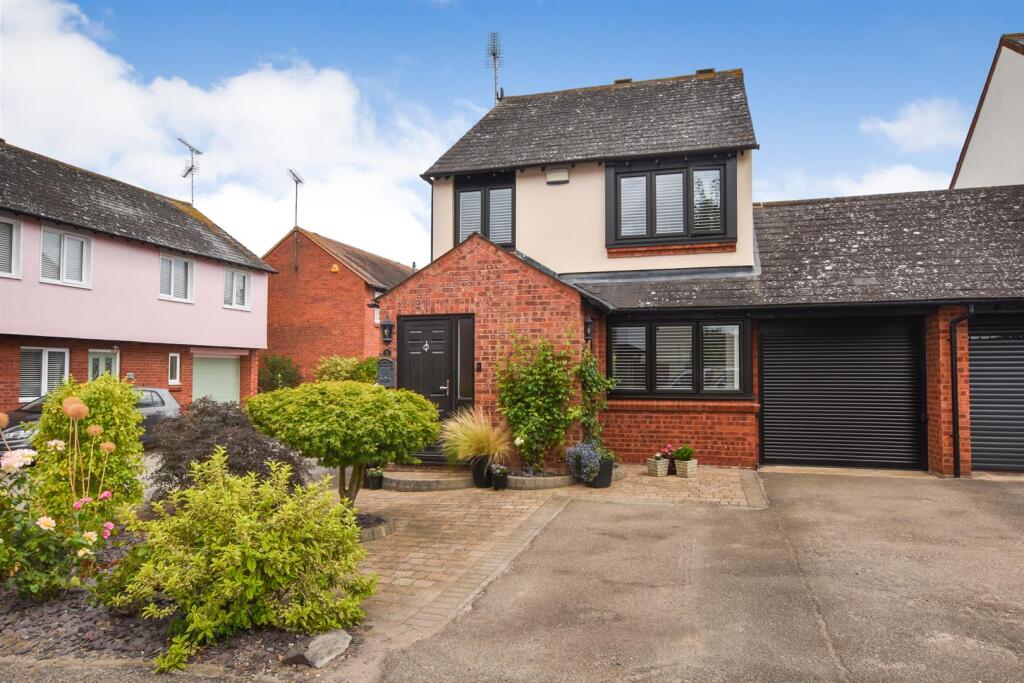 Main image of property: Crouch Beck, South Woodham Ferrers, Chelmsford