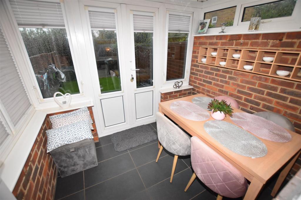 3 Bedroom End Of Terrace House For Sale In Gandalfs Ride South Woodham