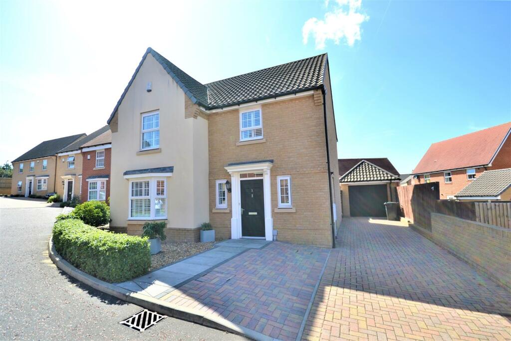 4 bedroom detached house for sale in The Firs, Southminster, CM0