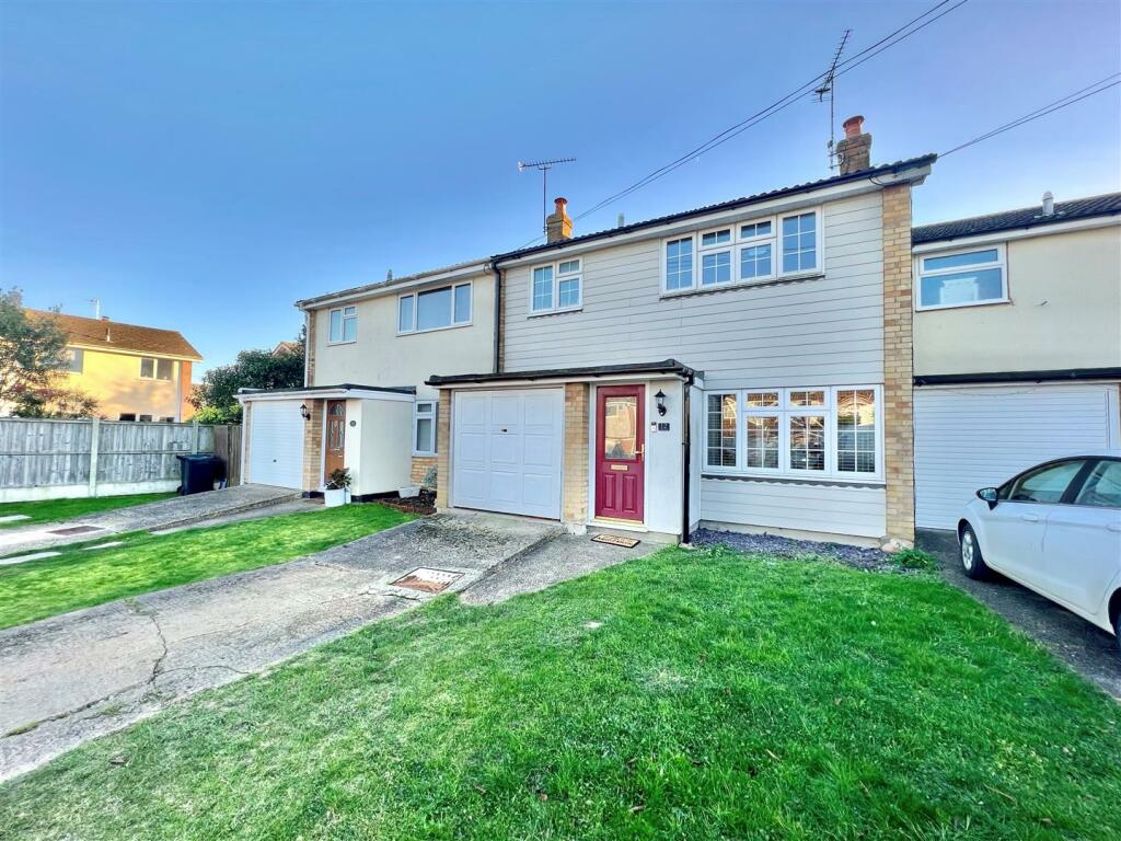 3 bedroom terraced house for sale in Hillside Road, Southminster, CM0