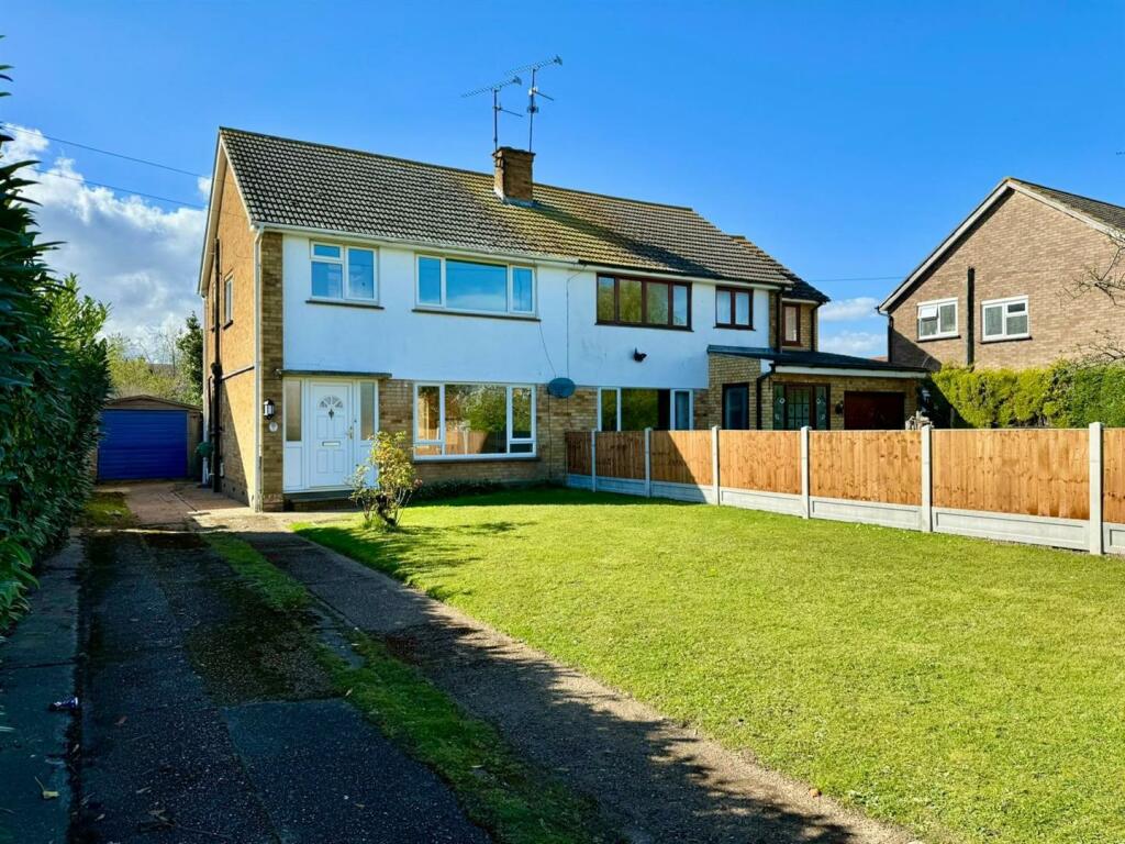 3 bedroom semidetached house for sale in Ely Close, Southminster, CM0
