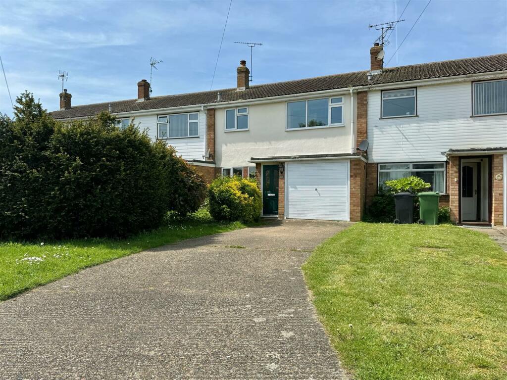 3 bedroom terraced house for sale in Winstree Road, BurnhamonCrouch, CM0