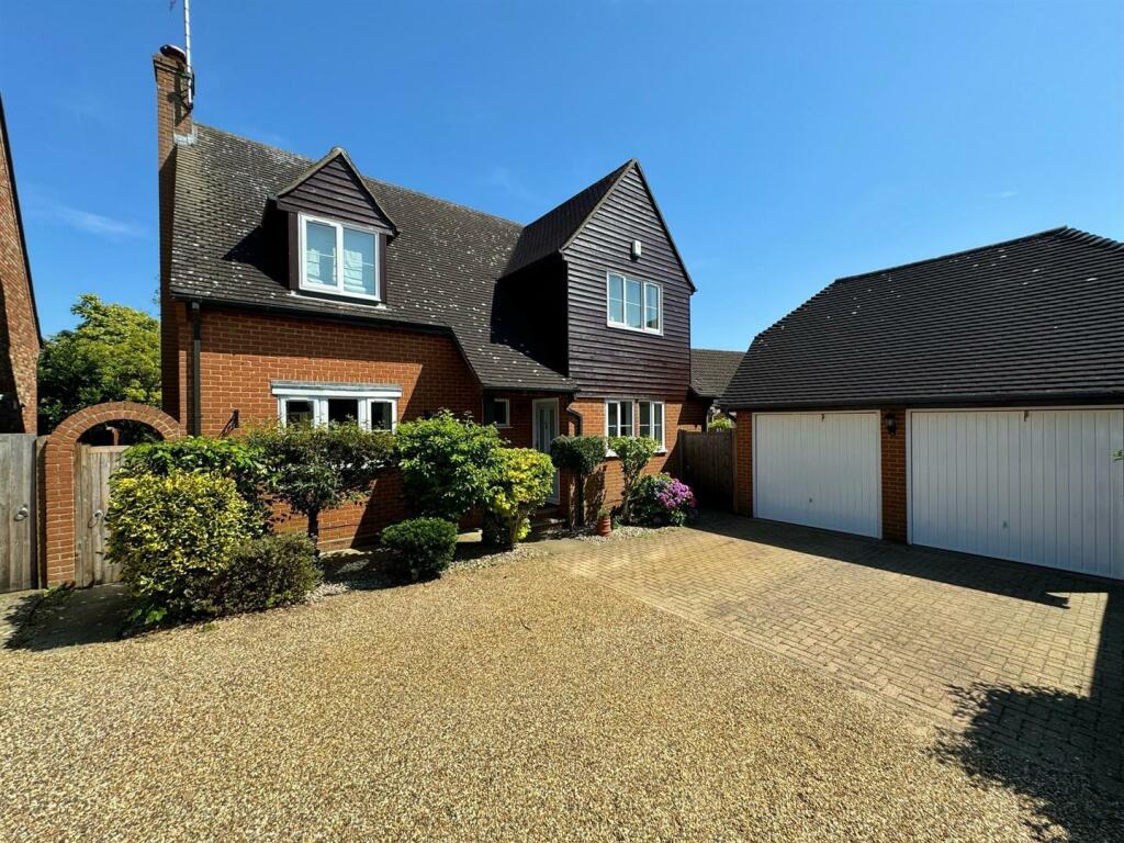 4 bedroom detached house for sale in Croxon Way, BurnhamonCrouch, CM0