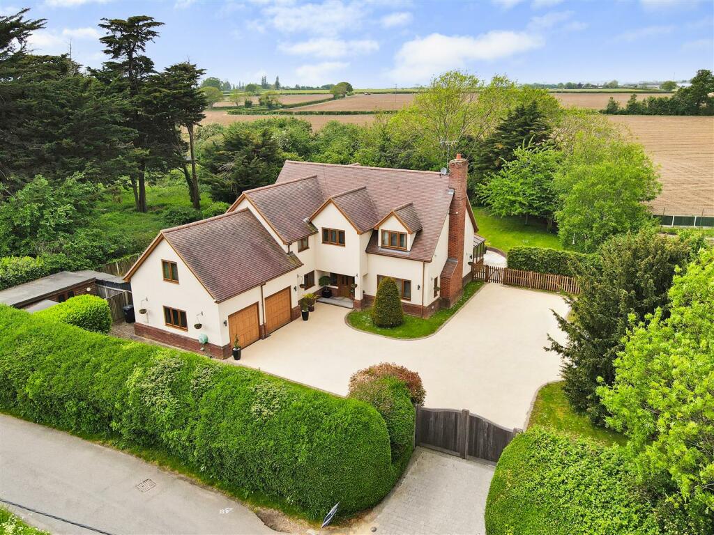 5 bedroom detached house for sale in Creeksea Lane, BurnhamOnCrouch, CM0