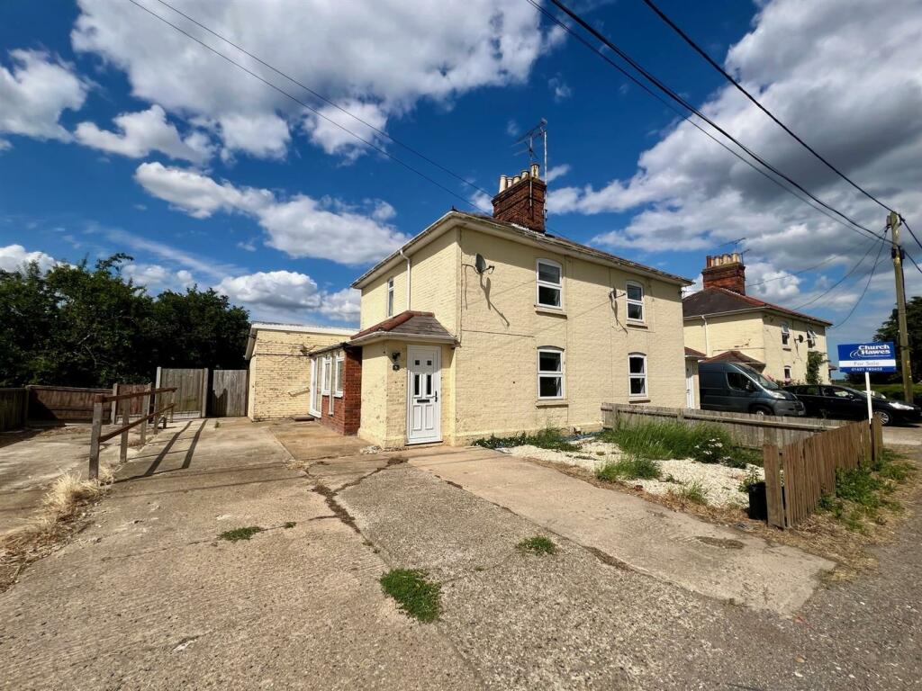 3 bedroom semidetached house for sale in Marsh Road, BurnhamonCrouch