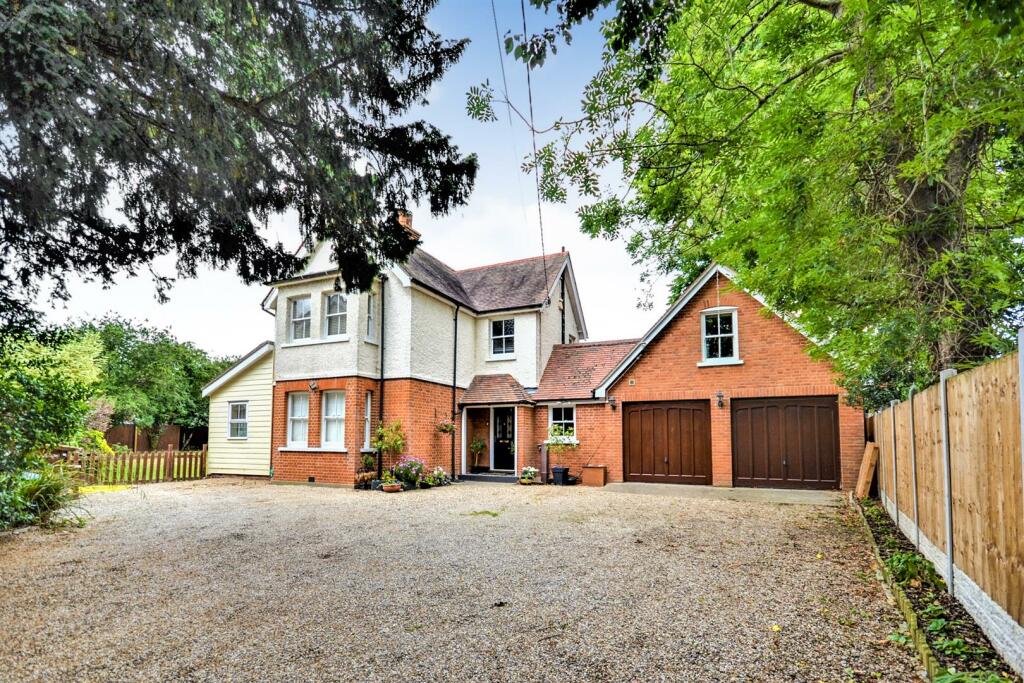 4 bedroom detached house for sale in Burnham Road, Southminster, CM0