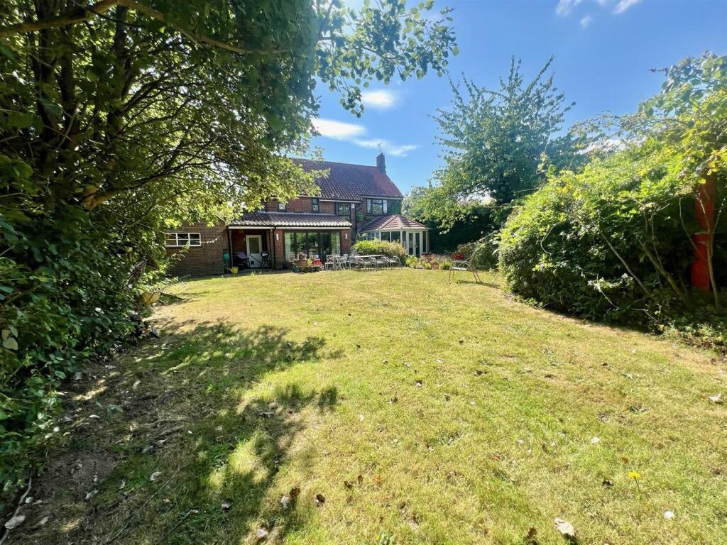 Additional property image - Maldon Road, Burnham-On-Crouch