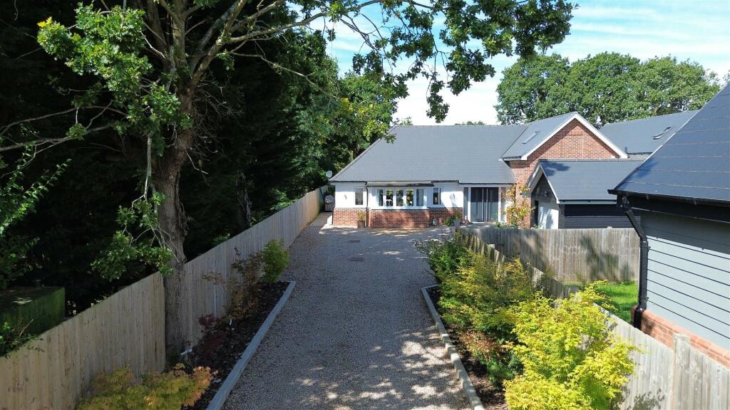 Additional property image - Oaklands Stoney Hills, Burnham-On-Crouch