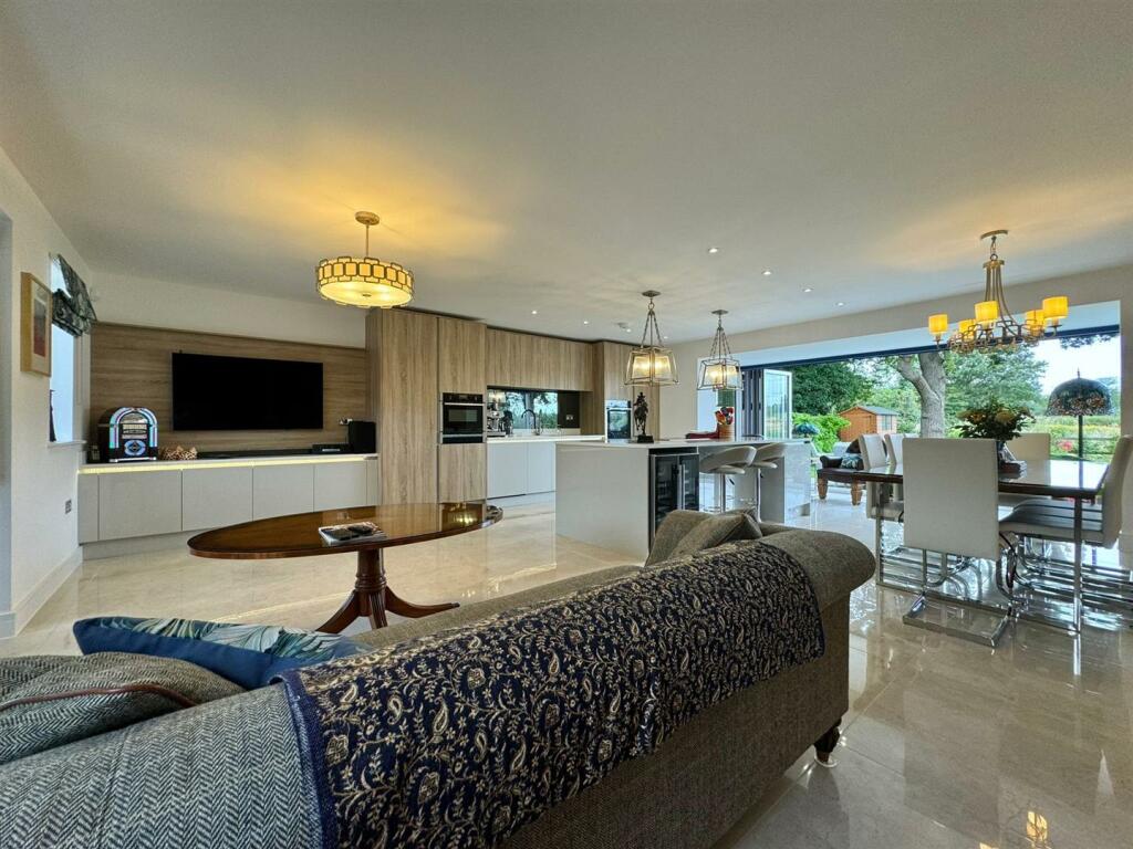Additional property image - Oaklands Stoney Hills, Burnham-On-Crouch