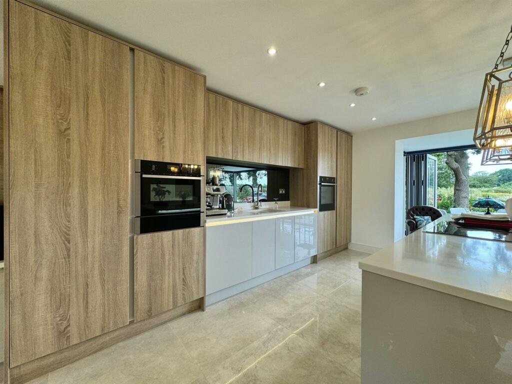 Additional property image - Oaklands Stoney Hills, Burnham-On-Crouch