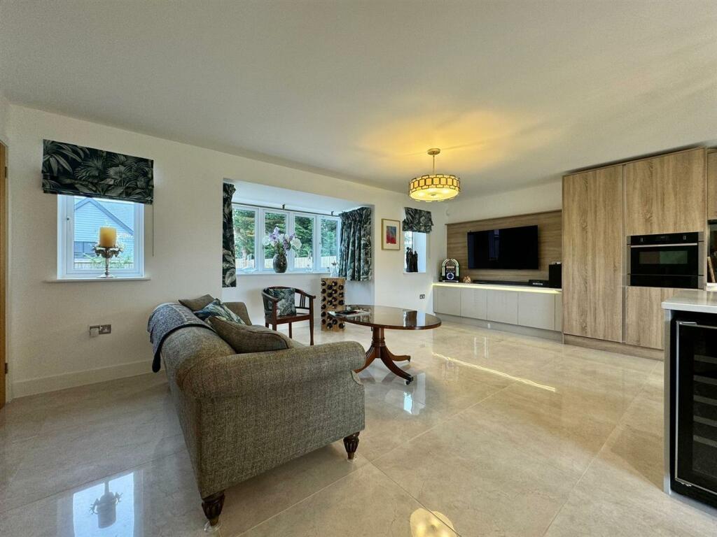 Additional property image - Oaklands Stoney Hills, Burnham-On-Crouch