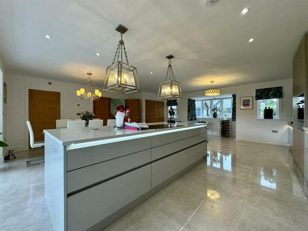 Additional property image - Oaklands Stoney Hills, Burnham-On-Crouch