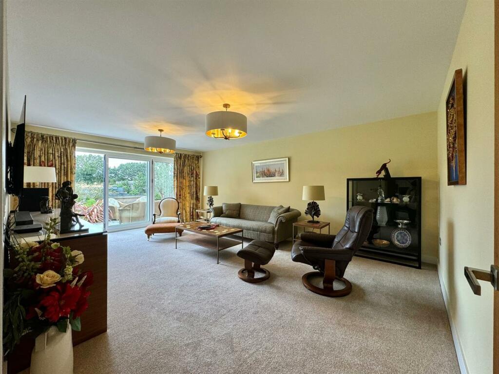 Additional property image - Oaklands Stoney Hills, Burnham-On-Crouch