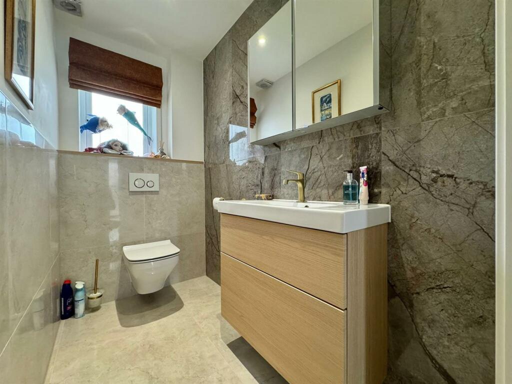 Additional property image - Oaklands Stoney Hills, Burnham-On-Crouch