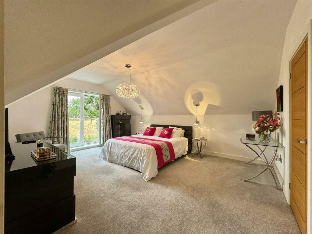 Additional property image - Oaklands Stoney Hills, Burnham-On-Crouch
