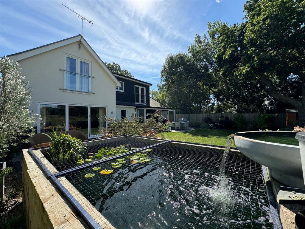 Additional property image - Oaklands Stoney Hills, Burnham-On-Crouch