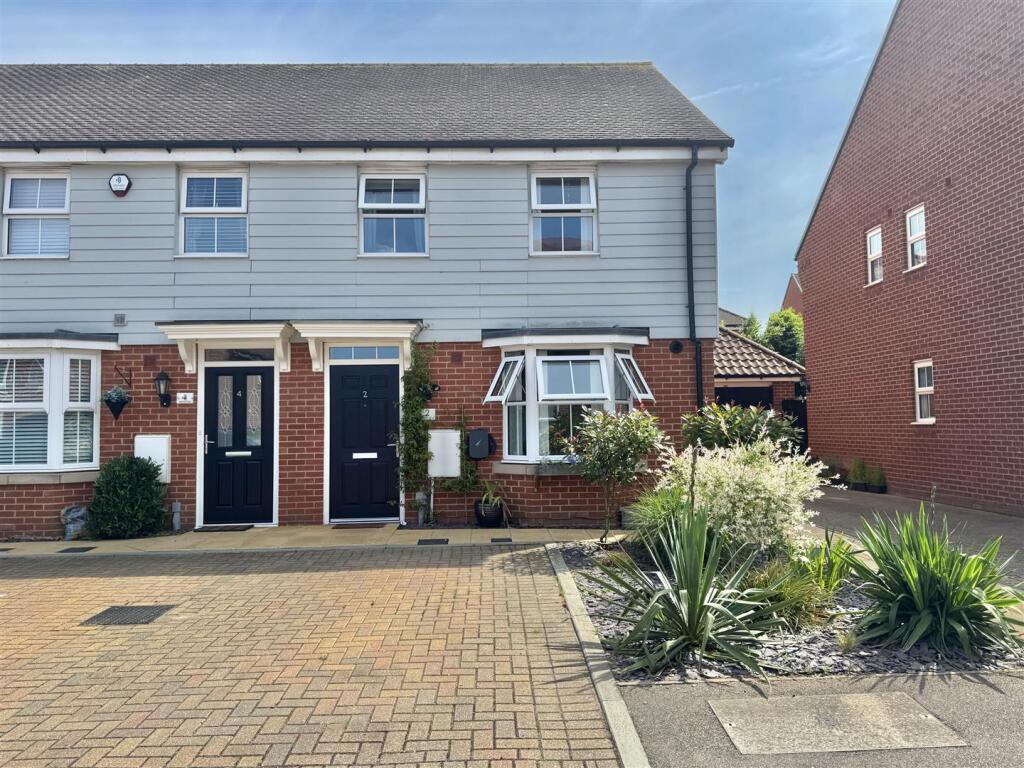 3 bedroom end of terrace house
