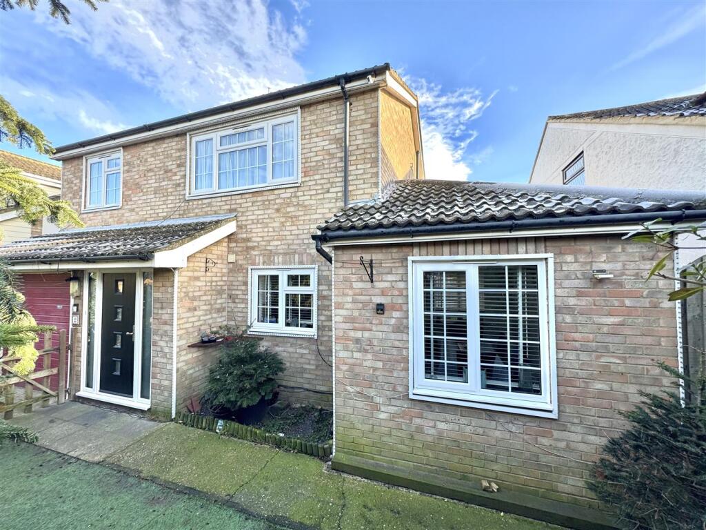 4 bedroom detached house