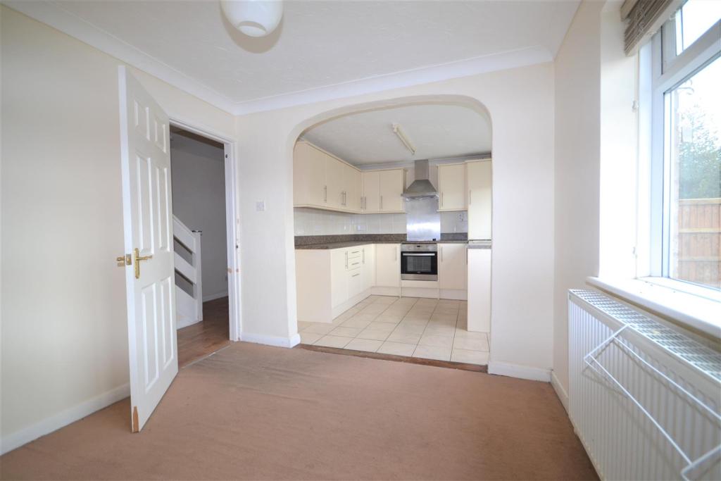 4 bedroom detached house for sale in Glebe Way, BurnhamonCrouch, CM0