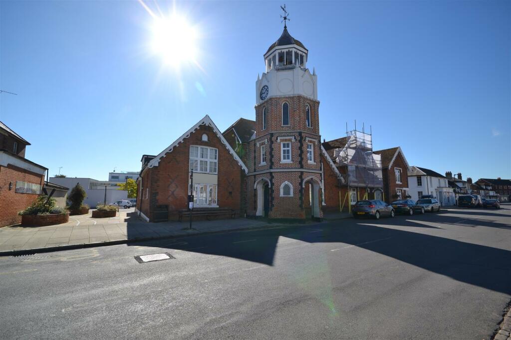 3 bedroom apartment for sale in High Street, Burnhamoncrouch, CM0